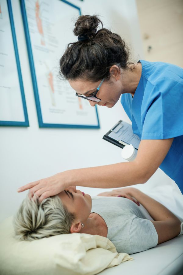 non-surgical-plamsa-treatment-checkup medical professional accessing patient